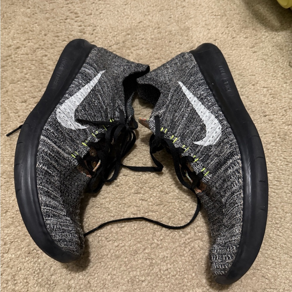 Nike Black and Multicolor Knit Running Shoes - Picture 5 of 8